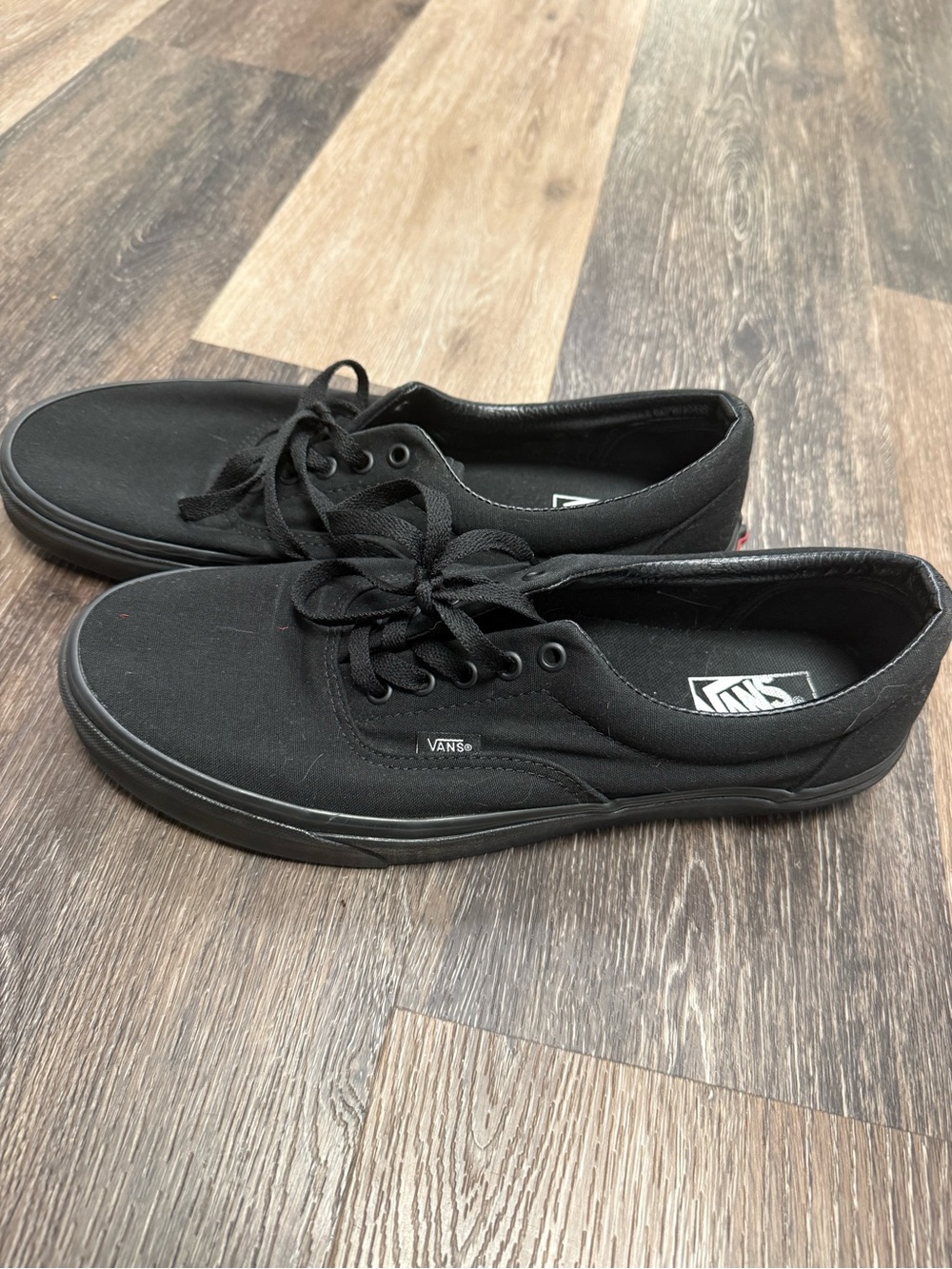 Vans Authentic Low Top Sneakers in Black